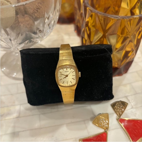 VTG 1960s Ladies Seiko Gold Plated Bracelet Watch main image 5
